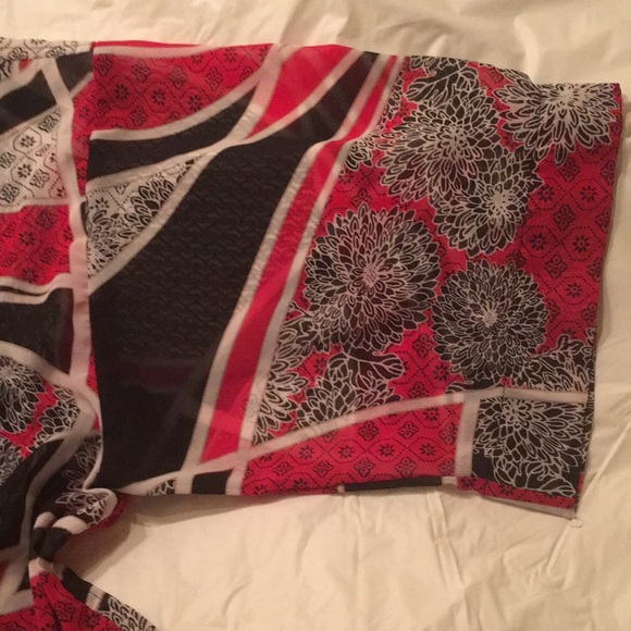 A. Women’s Kimono - Picture 2 of 3